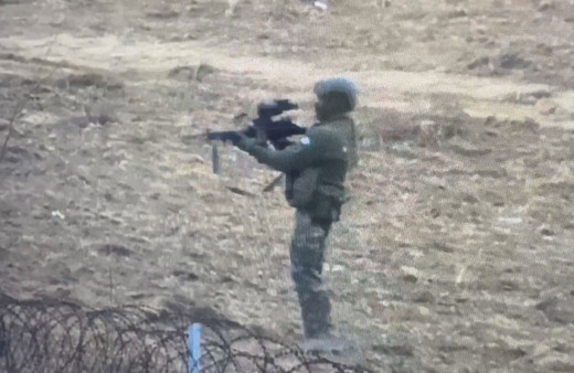 Yunanistan sığınmacılara otomatik tüfeklerle ateş açtı