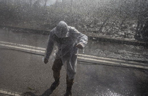 Yunanistan’dan mültecilere tazyikli suyla müdahale