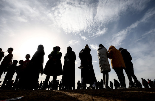 Yunanistan vahşetini bir tık öteye taşıdı! Sığınmacının boynundan çıkarıldı