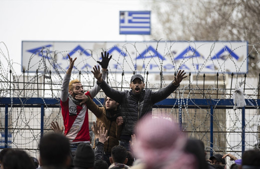Yunanistan sığınmacılara öldürmek için ateş açıyor