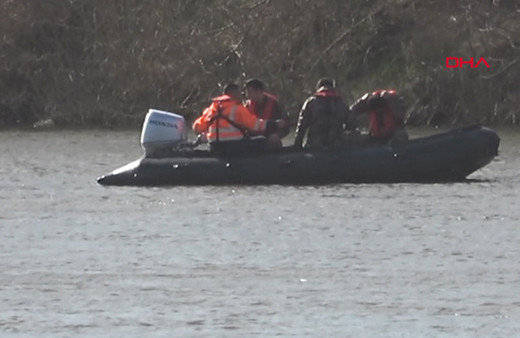 Özel harekat polisleri zodyak botla Meriç Nehri'nde devriye attılar