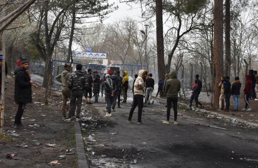 Yunan güvenlik güçlerinin plastik mermi ve gazlı müdahalesinde 4 göçmen yaralandı
