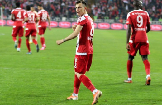 Mert Hakan'dan Galatasaray'a transferi  hakkında: Bizim aile terbiyemiz var