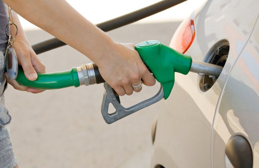 Benzine 12 kuruş zam! Araç sahiplerini üzecek haber