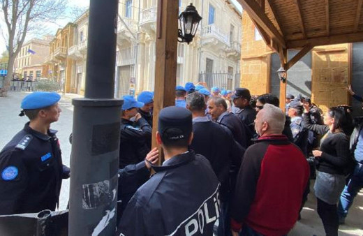 BM askerleri Türk tarafına geçince KKTC polisi ite ite sınır dışı etti