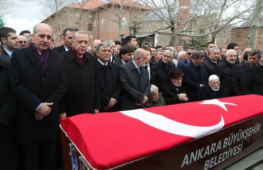 Cumhurbaşkanı Erdoğan ve Abdullah Gül Şevket Kazan'ın cenaze töreninde saf tuttu