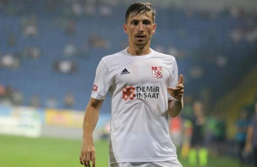 Galatasaray Mert Hakan'a kancayı taktı