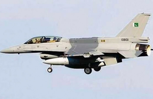 Pakistan'ın başkenti İslamabad'da savaş uçağı düstü