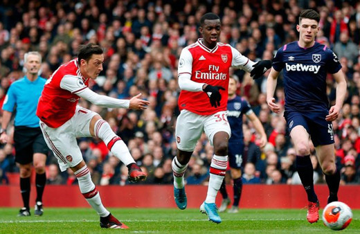 Corona virüs Arsenal'a da golünü attı