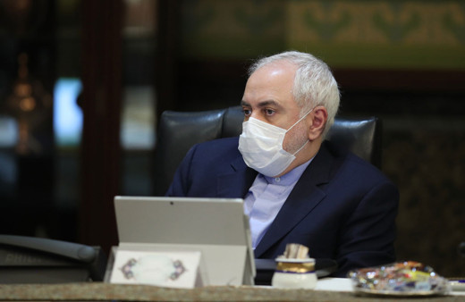 İran'da bakanlar kurulu koruyucu maskeyle ve eldivenle yapıldı