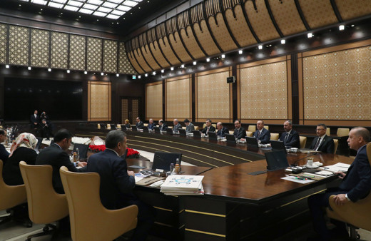 Koronavirüs zirvesi kararları! Türkiye'de okullar tatil mi Diyanet de katıldı