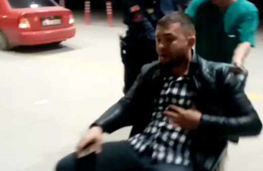 Bursa'da aracında kalp krizi geçiren genci trafik polislerinin duyarlılığı kurtardı