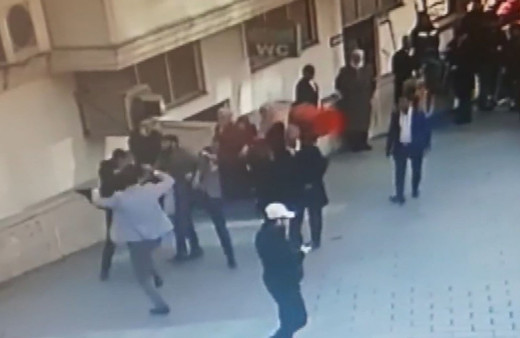 Esenyurt'ta şizofreni hastasına üç kişi birden saldırdı