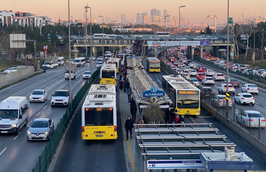 İstanbullu koronavirüs korkusuyla toplu ulaşımdan kaçıyor yüzde 17 oldu