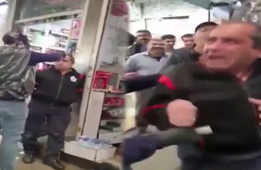 Olay görüntüler! Esnafın koronavirüs şakası kalpten götürüyordu