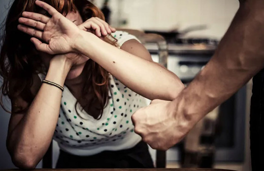 İzmir'de kadına şiddete kırmızı kod hassasiyeti geldi! Örnek uygulama