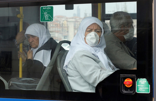 Umreden dönen 10 bin 330 Türk öğrenci yurtlarında koronavirüs karantinasına alındı