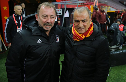 'Koronavirüsü abartıyoruz' diyen Sergen Yalçın öksürdü sosyal medyada gündem oldu