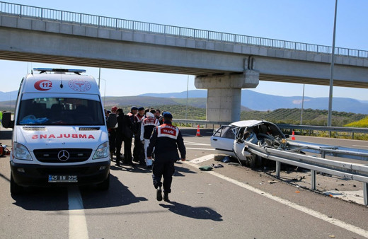 Manisa'da dehşete düşüren kaza: 3 ölü
