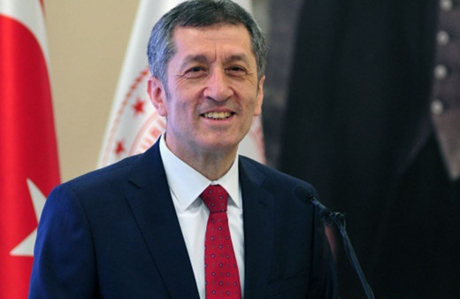 Ziya Selçuk: Meslek liselerimiz maske üretimine başladı