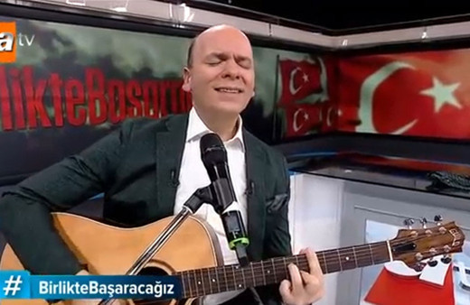ATV'nin ekran yüzü Cem Öğretir evde kalanları şarkı söyledi