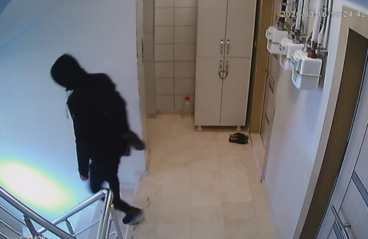 İstanbul'da ayakkabı hırsızı güvenlik kamerasında