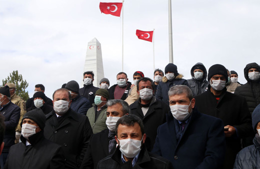 İdlib şehitlerinin cenaze törenine koronavirüs damgası
