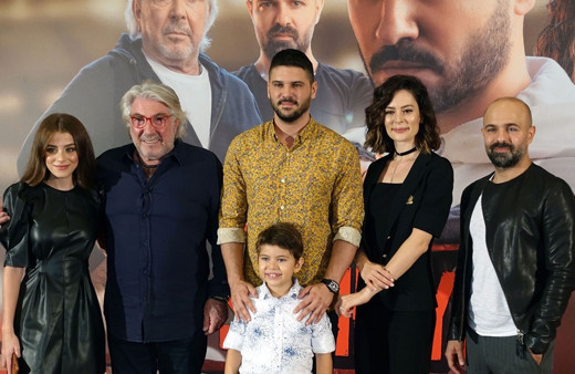 TRT 1 dizisi Şampiyon'da şoke eden ayrılık resmen yaprak dökümü yaşandı