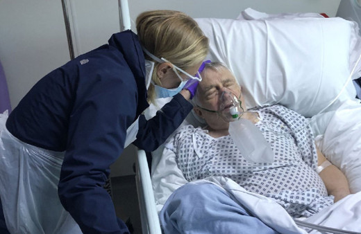 İngiliz aktris duyurdu: Babamı koronavirüs öldürdü