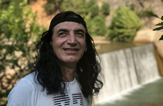 Ünlülerden evde kalan öğrencilere eğitim veren TRT-EBA TV'ye destek