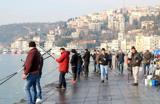 İstanbul'da sahiller yine tıklım tıklım balık tutup evde mangal yakacağız