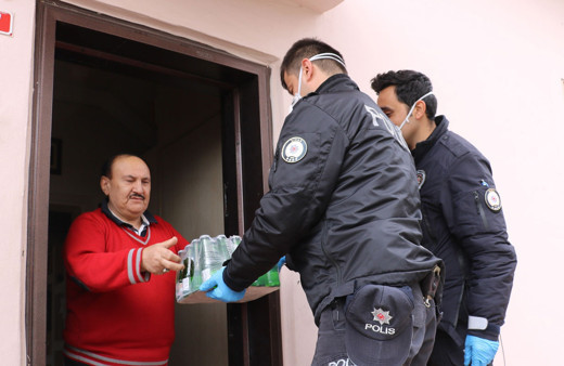 Sivas'ta 65 yaş üstü Ethem amca 112'yi arayıp maden suyu istedi!