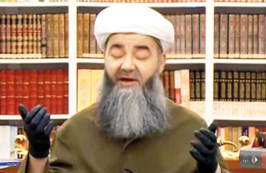 Cübbeli Ahmet Hoca'dan siyah eldivenli vaaz bakın sebebi neymiş