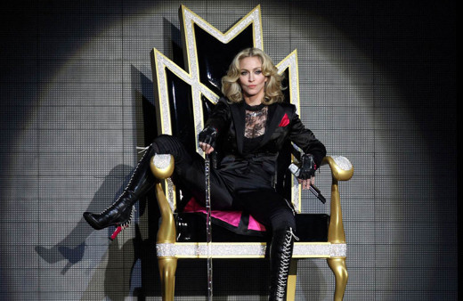 Madonna çiçekli küvetinden çıplak paylaşım yapıp 'eşitiz' deyince tepki çekti