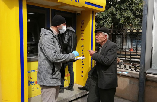 Evde kalmayıp sokağa çıkan 77 yaşındaki dedenin isteği şaşırttı!