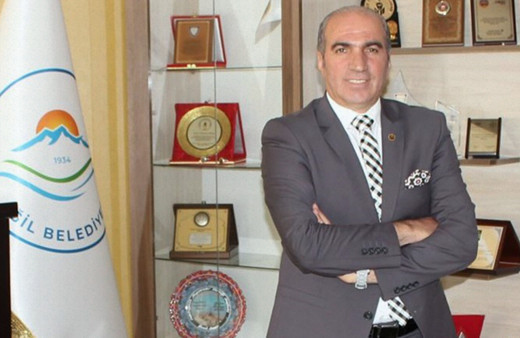 Görevden alınan HDP'li Diyarbakır Eğil Belediye Başkanı Mustafa Akkul tutuklandı