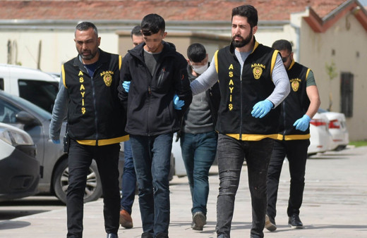 Fuhuş için anlaştıkları kadınlar kaçınca otel görevlisini dövdüler