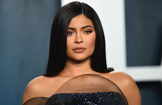Dünyanın en genç zengin milyarderi Kylie Jenner 6 milyon dolarlık evinde karantinada