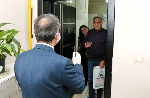 Adıyaman'da evde kal çağrısına uyanlara kitap servisi