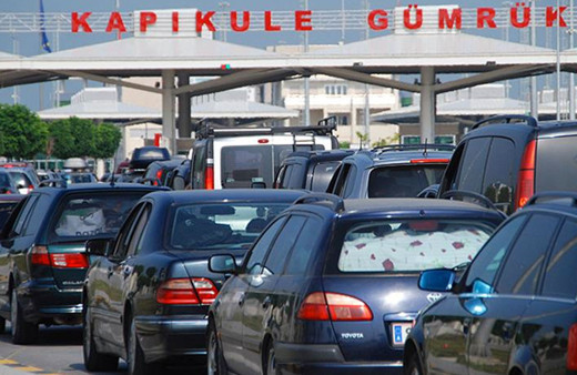 Türkiye’ye arabayla gelen gurbetçiler için kalma süreleri uzatıldı