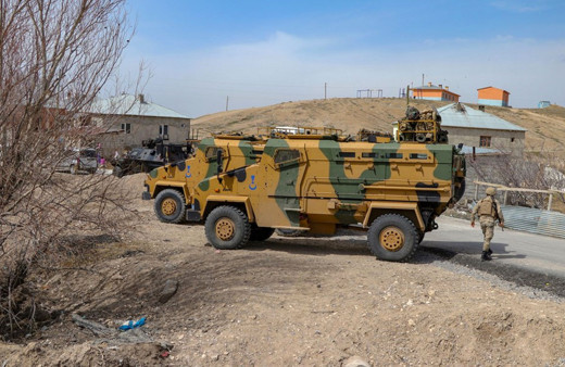 Son dakika Van'da iki aile arasında korkunç kavga! Silahlar patladı 3 ölü 8 yaralı