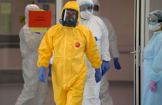 Vladimir Putin koronavirüs hastalarının bulunduğu hastaneyi ziyaret etti