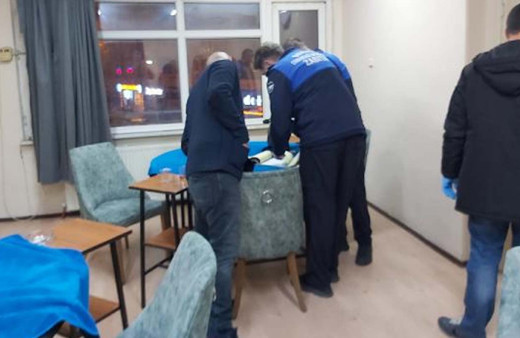 Bursa'da sorumsuzluk diz boyu kahvehanede kumar oynarken yakalandılar