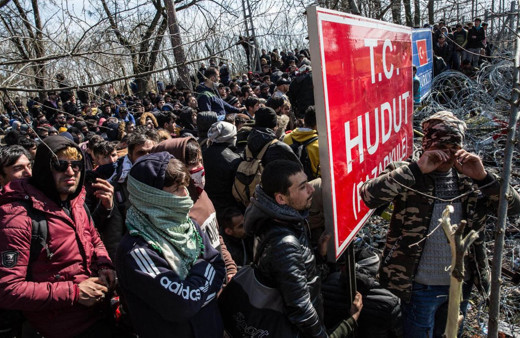 Sınırda bekleyen göçmenlerden haber var Avrupa hayali suya mı düşüyor?
