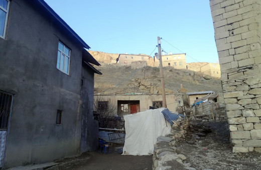 Van'da iki mahalle ve iki mezra karantinaya alındı