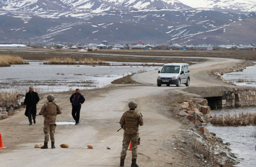 Van'da İran sınırındaki bir mahalle karantinaya alındı