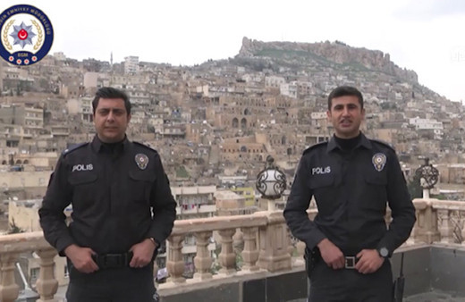 Mardin polisi Türkçe, Arapça ve Kürtçe "Evde kal" klibi yayımladı