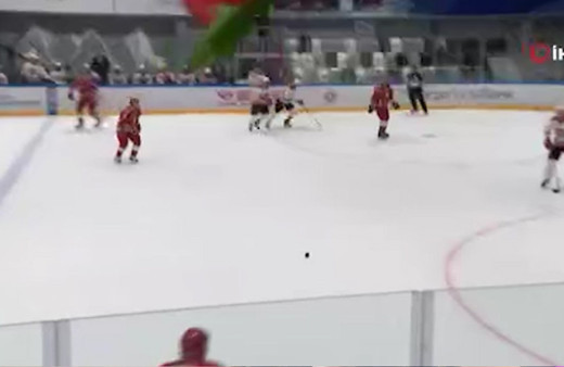 Belarus Devlet Başkanı Lukaşenko koronaya rağmen hokey maçı oynadı