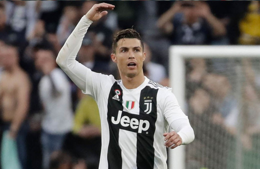 Cristiano Ronaldo'dan aileli 'Evde kal' çağrısı