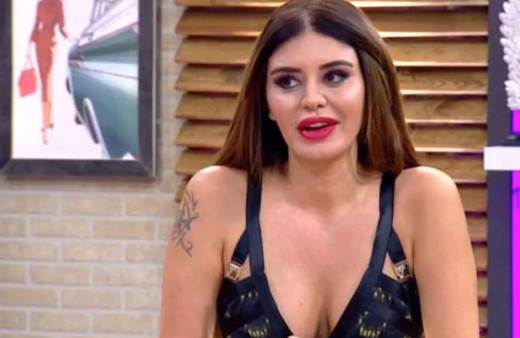 Ebru Polat mezdeke şarkısı eşliğinde kalça dansı yaptı! Sosyal medyayı salladı